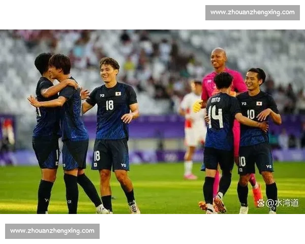 DHS夏季赛落幕，冠军战队捧杯瞬间，万众瞩目！